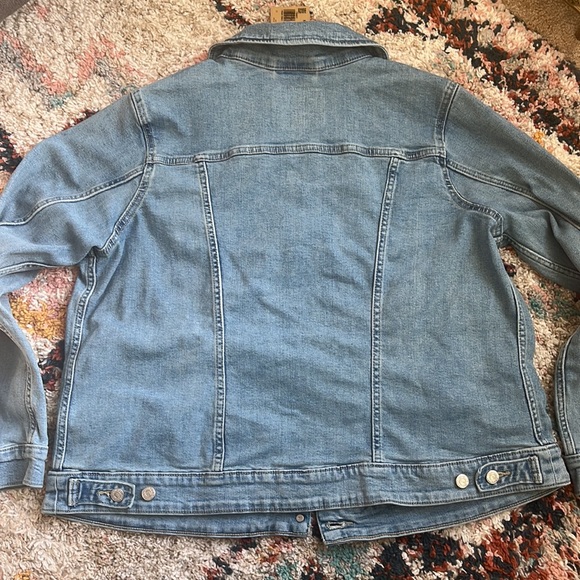 NWT Levi’s Womens Original Jean Trucker Jacket - Picture 2 of 3